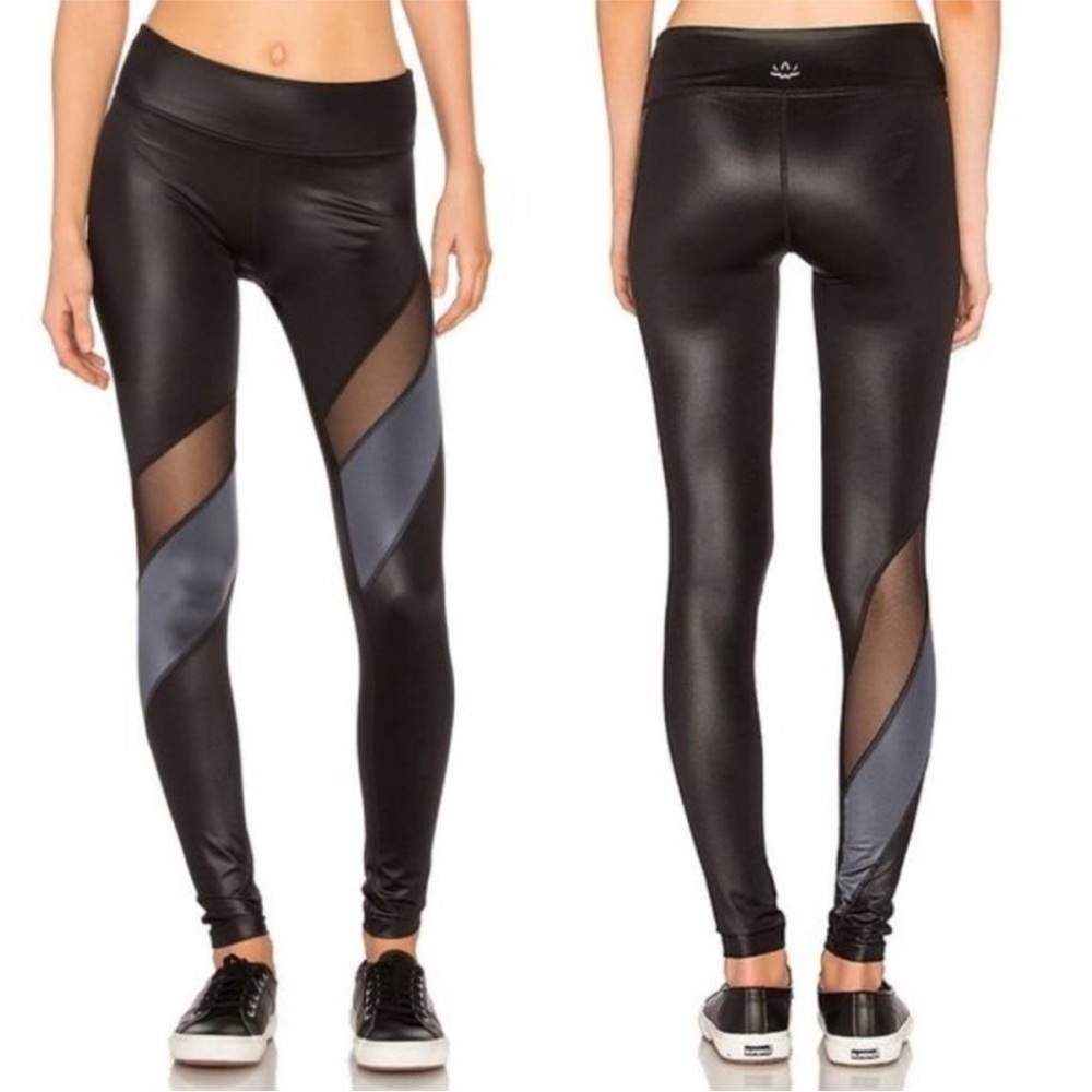 Beyond Yoga Black glossy leggings 🔥 Small